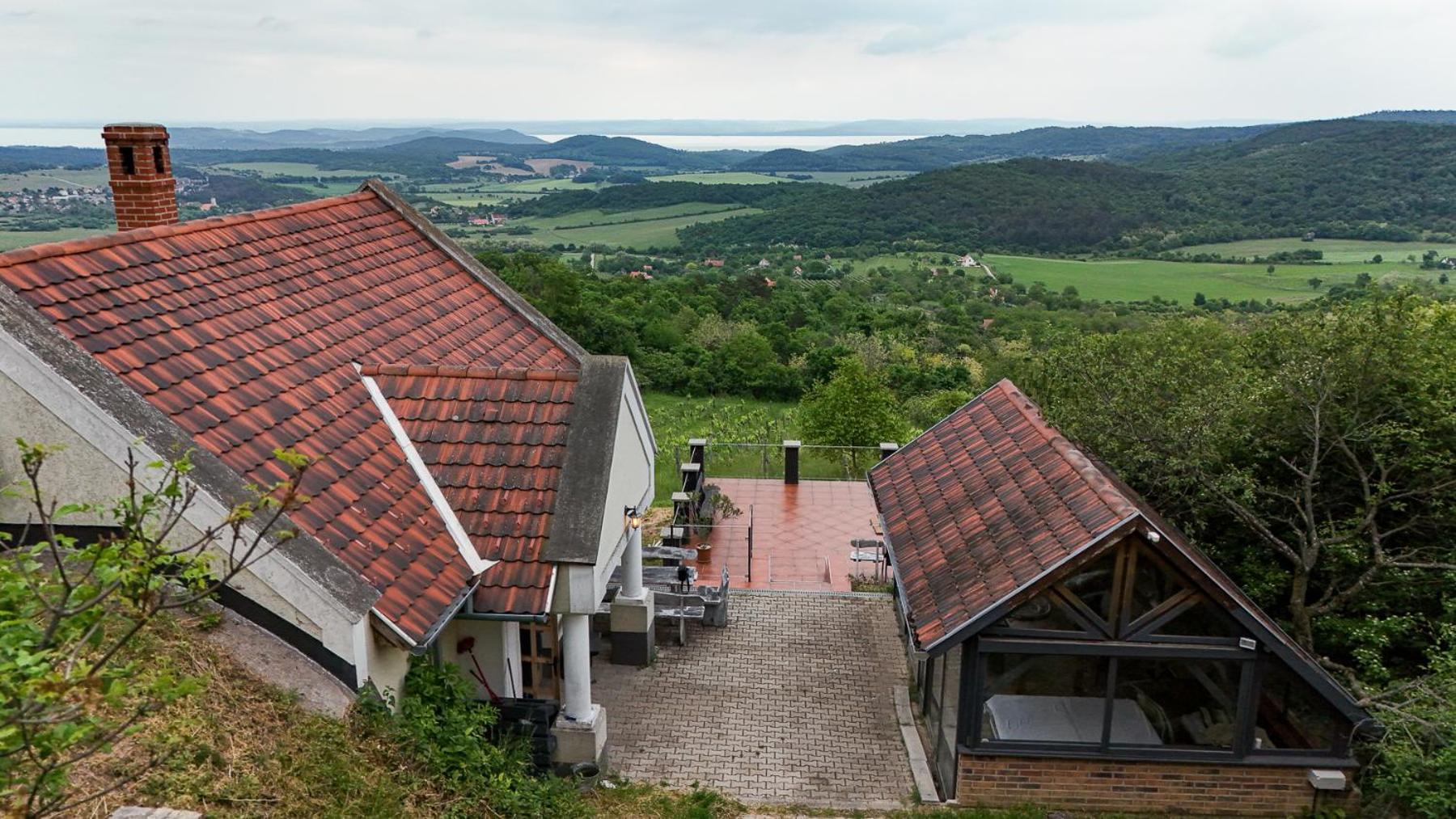 Borospince Vendeghaz Villa Pécsely Exteriör bild