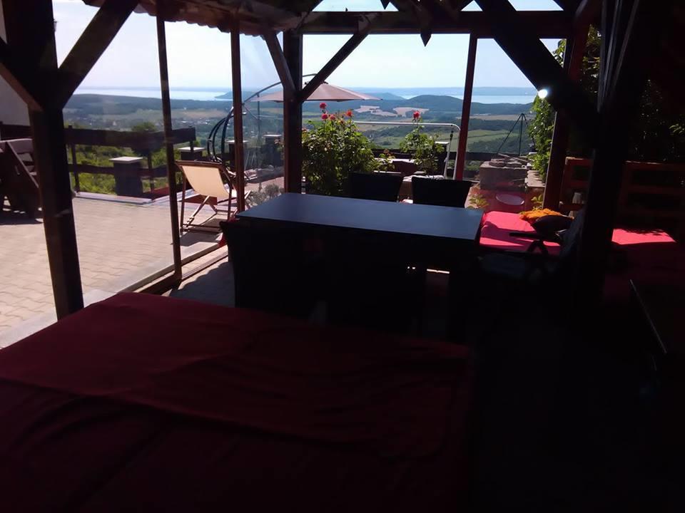 Borospince Vendeghaz Villa Pécsely Exteriör bild