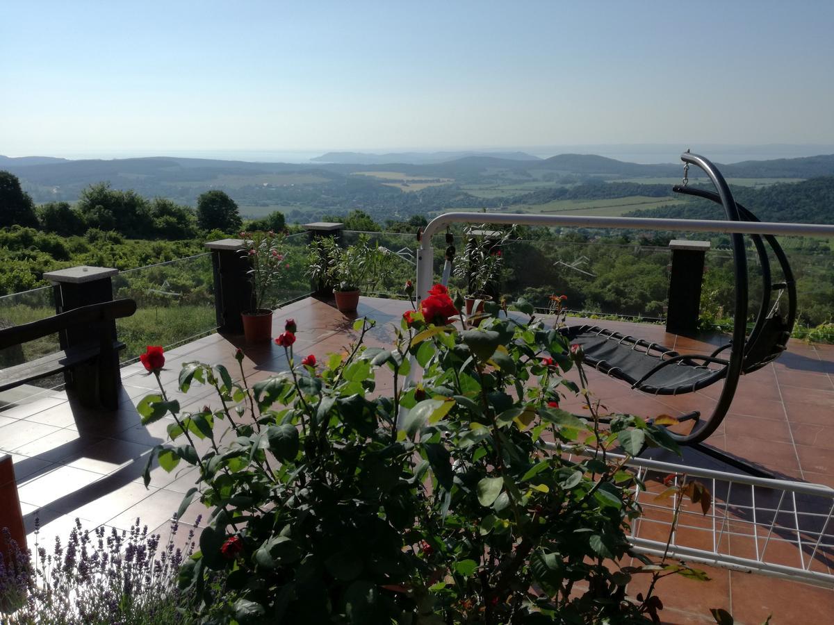 Borospince Vendeghaz Villa Pécsely Exteriör bild