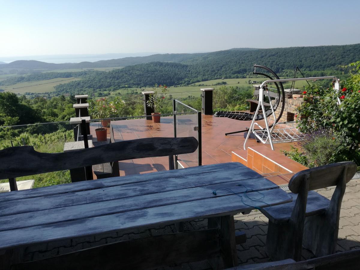 Borospince Vendeghaz Villa Pécsely Exteriör bild