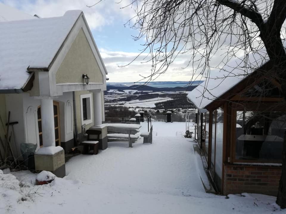 Borospince Vendeghaz Villa Pécsely Exteriör bild