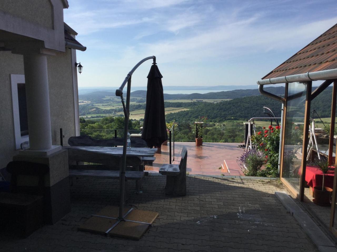 Borospince Vendeghaz Villa Pécsely Exteriör bild