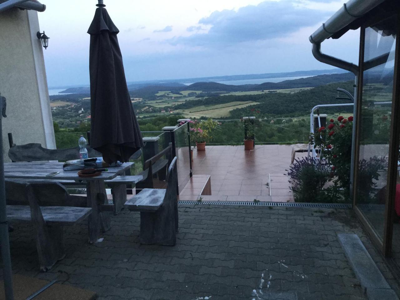 Borospince Vendeghaz Villa Pécsely Exteriör bild